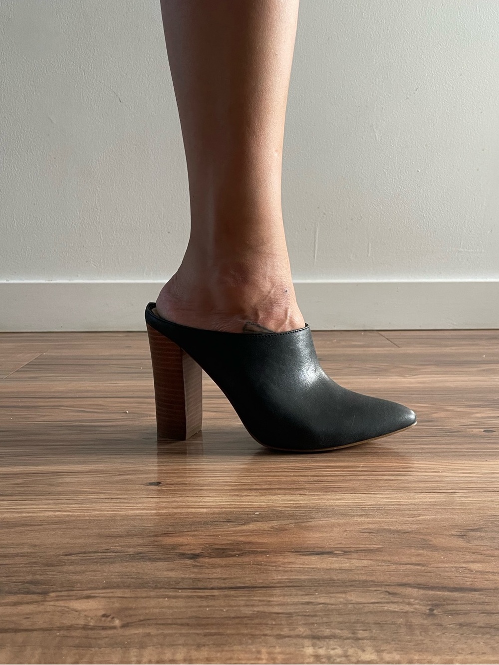 Design Lab Lord & Taylor Black Pointed-Toe Leather Mule Heel